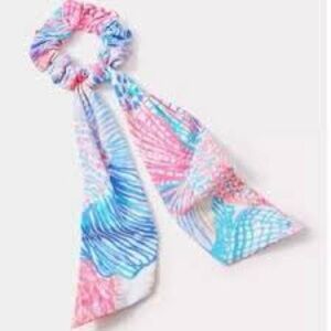 Lily Pulitzer scrunchie with tie